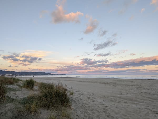 Duna y playa en una tarde de noviembre